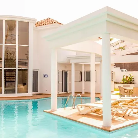 Adeje Sleeps 8 With Pool Villa