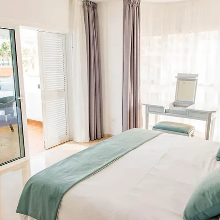 Adeje Sleeps 8 With Pool 别墅