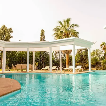 Adeje Sleeps 8 With Pool 阿德耶